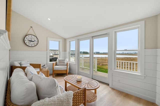 543 Winnacunnet Road, Hampton, NH 03842