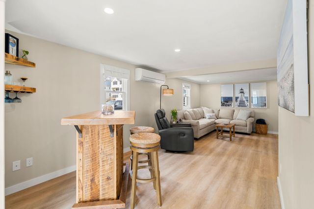 543 Winnacunnet Road, Hampton, NH 03842