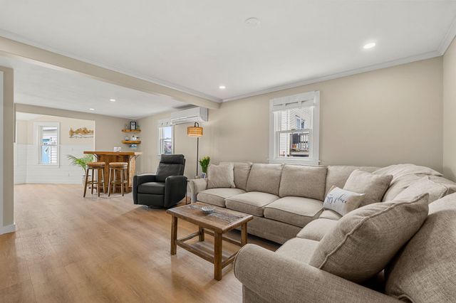 543 Winnacunnet Road, Hampton, NH 03842