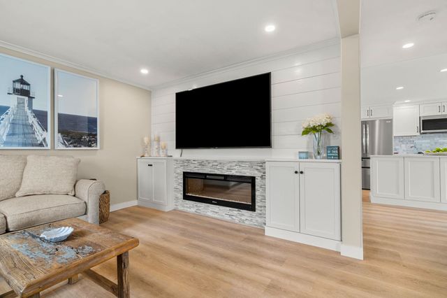 543 Winnacunnet Road, Hampton, NH 03842