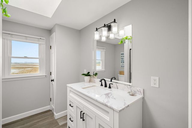 543 Winnacunnet Road, Hampton, NH 03842