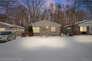 21046 Wakedon Street, Southfield, MI 48033