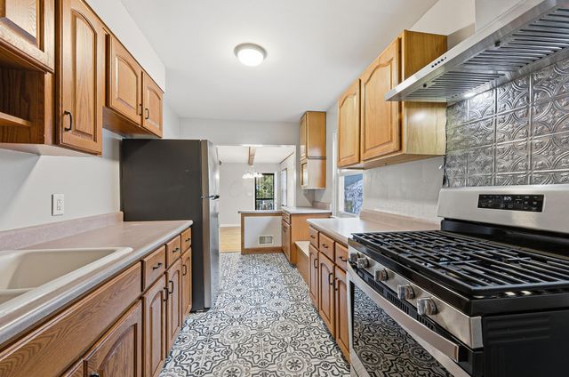 1884 E North Broadway Street, Columbus, OH 43224