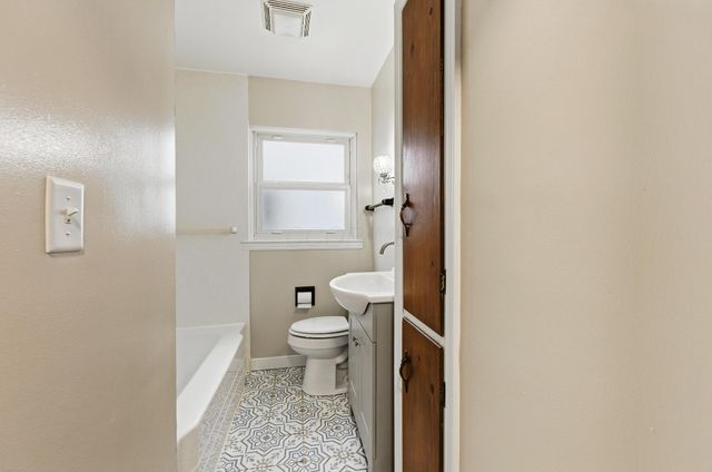 1884 E North Broadway Street, Columbus, OH 43224