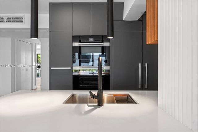 200 Sunrise Dr 200C, Key Biscayne, FL 33149