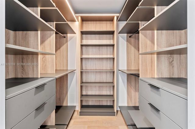 200 Sunrise Dr 200C, Key Biscayne, FL 33149