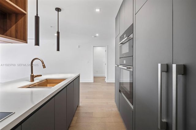 200 Sunrise Dr 200C, Key Biscayne, FL 33149