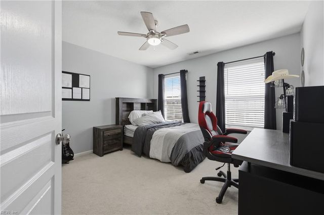 2209 Beeblossom LN, Chesapeake, VA 23323