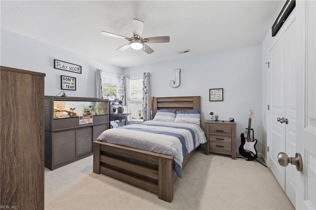 2209 Beeblossom LN, Chesapeake, VA 23323