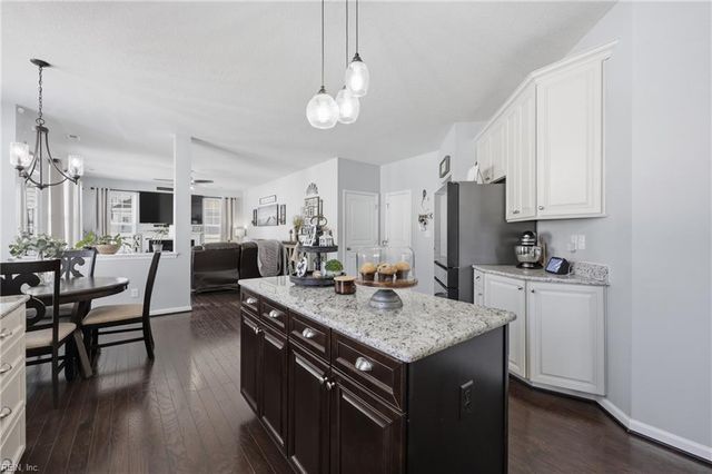 2209 Beeblossom LN, Chesapeake, VA 23323