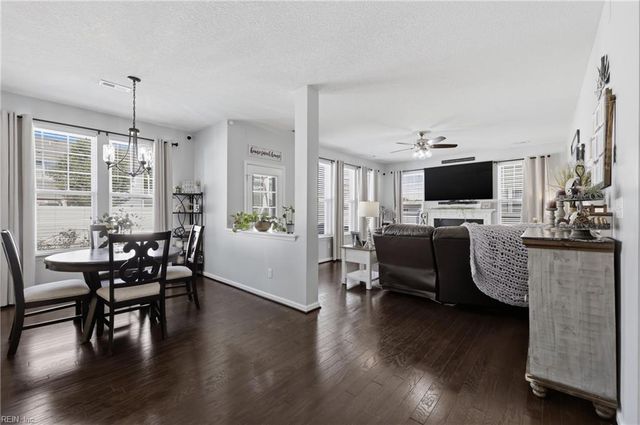 2209 Beeblossom LN, Chesapeake, VA 23323