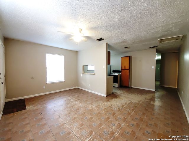 918 Hampton St Apt 1, San Antonio, TX 78220