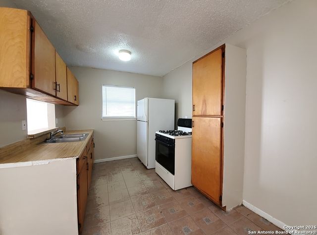 918 Hampton St Apt 1, San Antonio, TX 78220