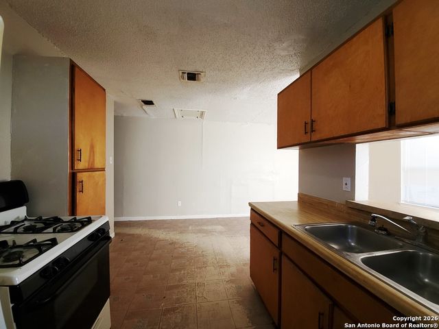 918 Hampton St Apt 1, San Antonio, TX 78220