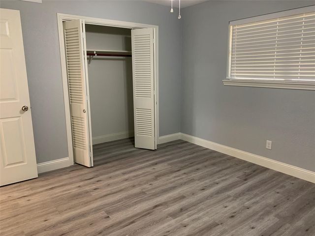 328 1st Street Street B, Galveston, TX 77550