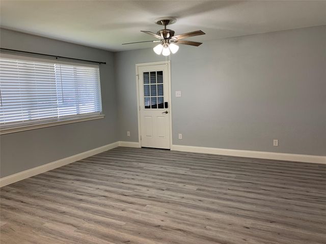 328 1st Street Street B, Galveston, TX 77550