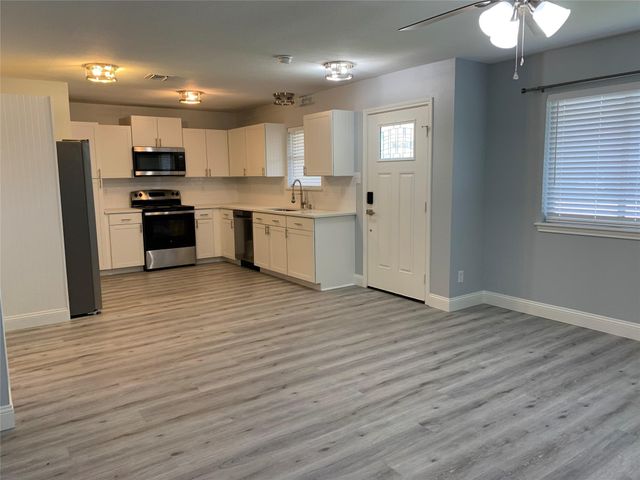 328 1st Street Street B, Galveston, TX 77550