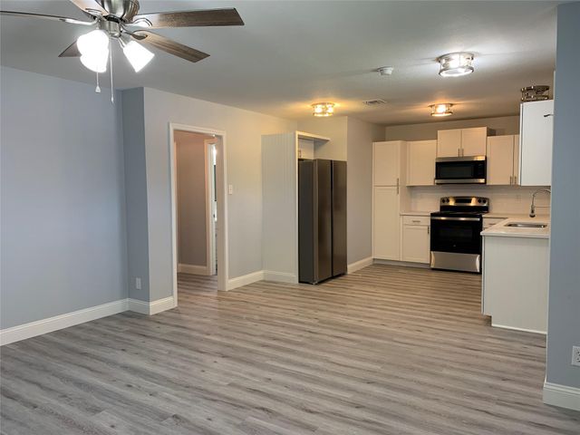 328 1st Street Street B, Galveston, TX 77550
