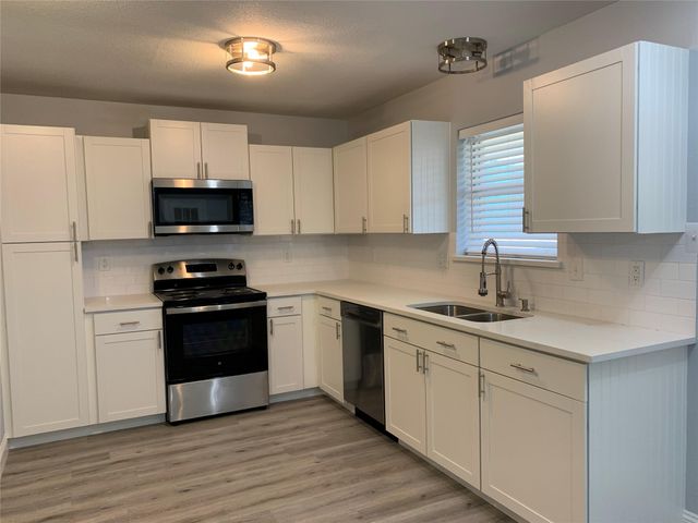 328 1st Street Street B, Galveston, TX 77550