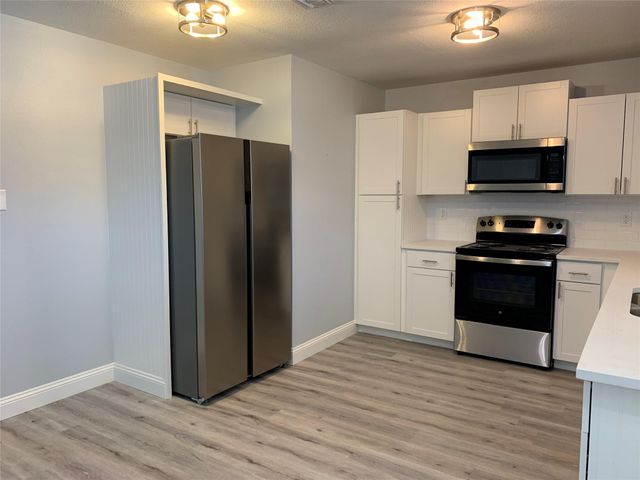 328 1st Street Street B, Galveston, TX 77550