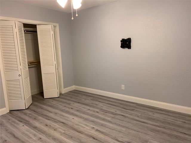 328 1st Street Street B, Galveston, TX 77550