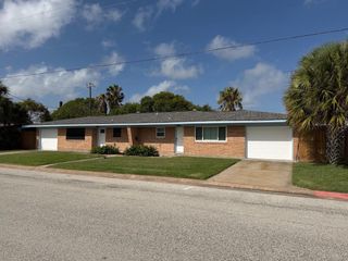 328 1st Street Street B, Galveston, TX 77550