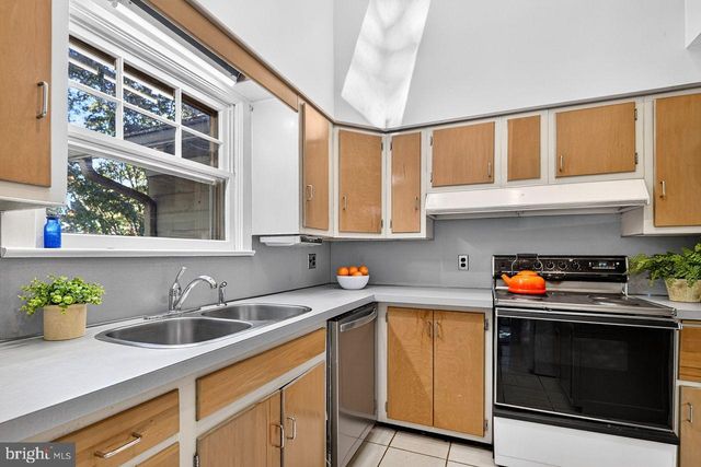 114 N MAIN ST, Cranbury, NJ 08512