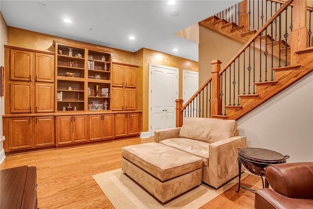 301 5th Avenue 702, Downtown Pgh, PA 15222