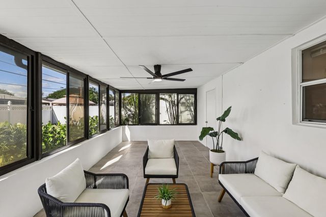 1040 N 74th Way, Hollywood, FL 33024