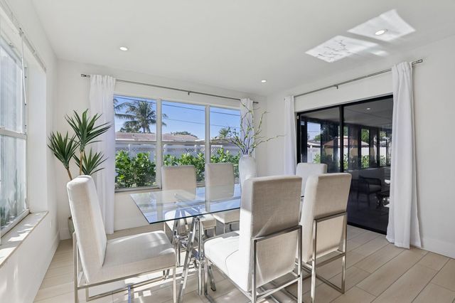 1040 N 74th Way, Hollywood, FL 33024