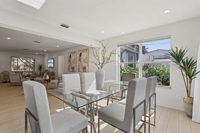 1040 N 74th Way, Hollywood, FL 33024