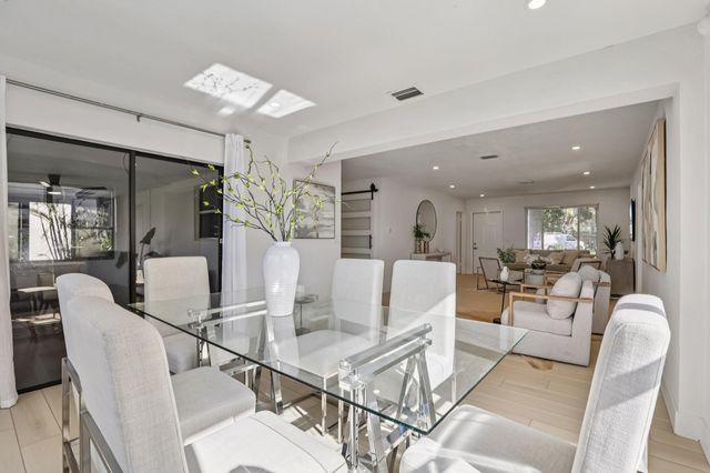 1040 N 74th Way, Hollywood, FL 33024