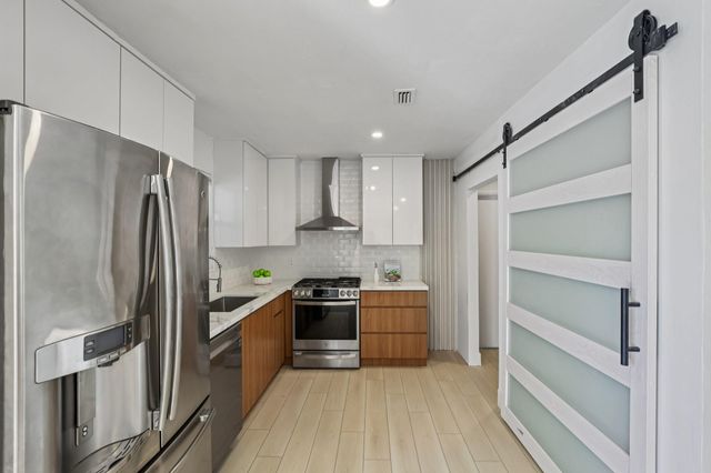 1040 N 74th Way, Hollywood, FL 33024