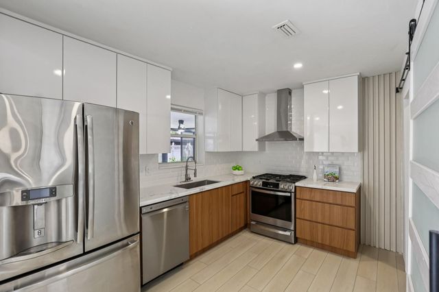 1040 N 74th Way, Hollywood, FL 33024