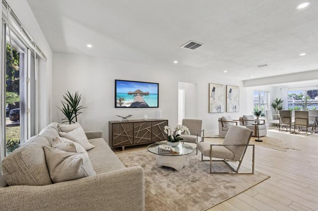 1040 N 74th Way, Hollywood, FL 33024