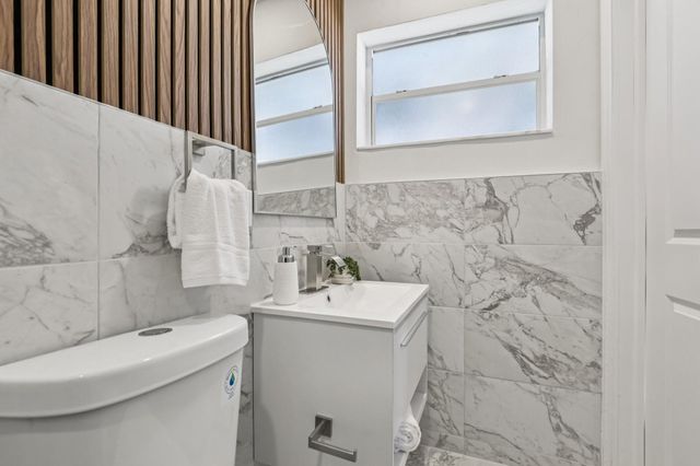 1040 N 74th Way, Hollywood, FL 33024