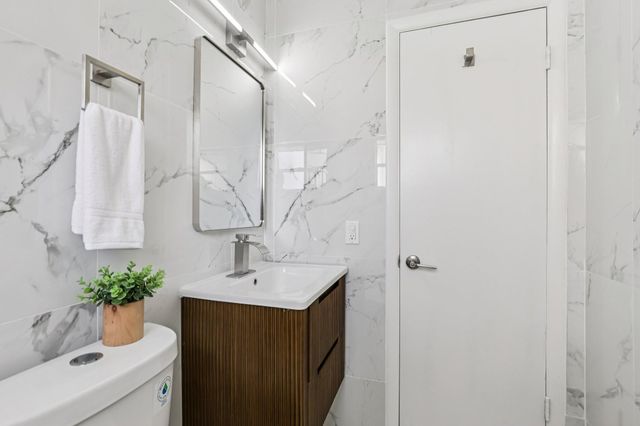 1040 N 74th Way, Hollywood, FL 33024