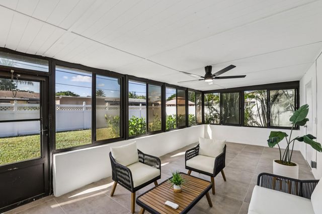 1040 N 74th Way, Hollywood, FL 33024