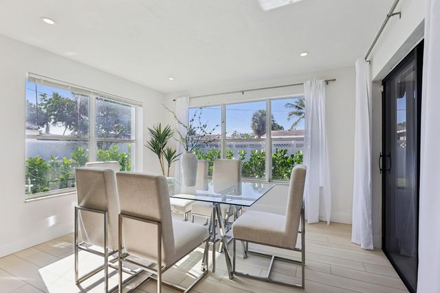 1040 N 74th Way, Hollywood, FL 33024