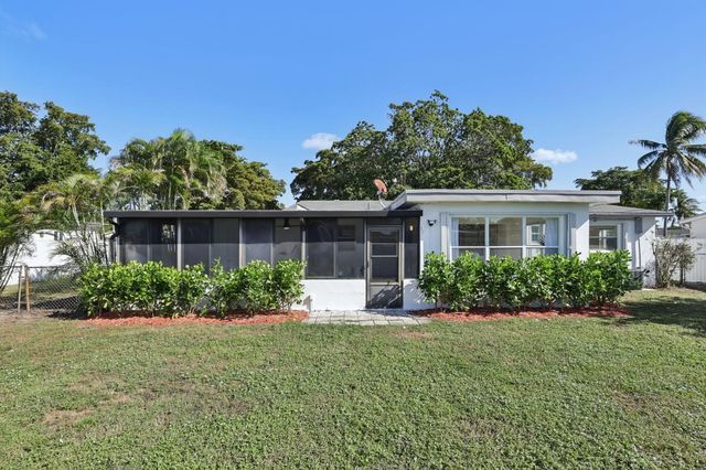 1040 N 74th Way, Hollywood, FL 33024