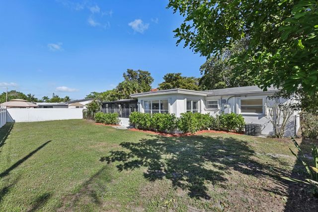 1040 N 74th Way, Hollywood, FL 33024