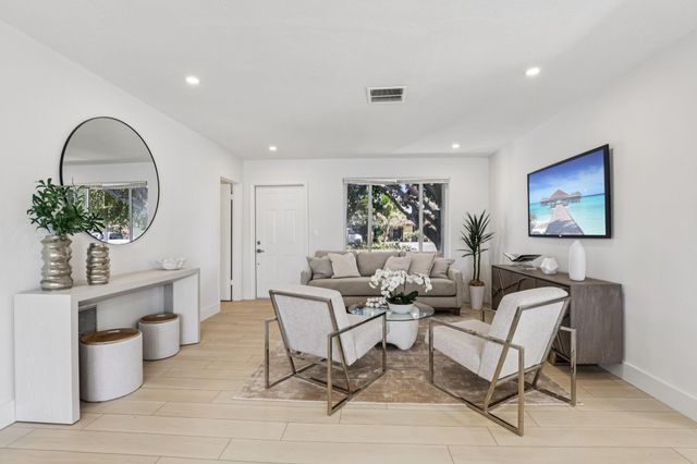 1040 N 74th Way, Hollywood, FL 33024