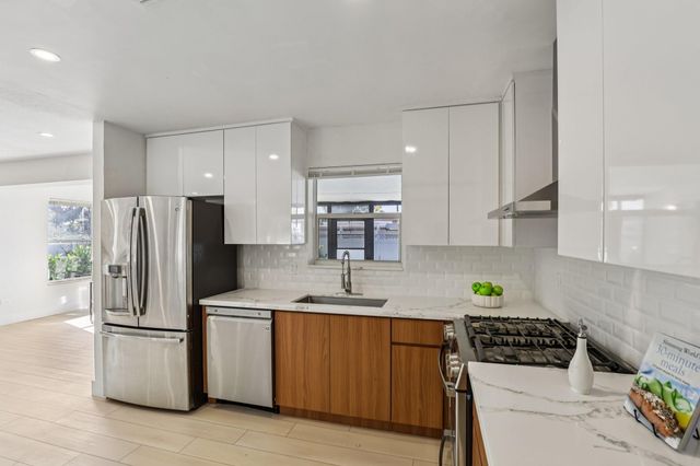 1040 N 74th Way, Hollywood, FL 33024