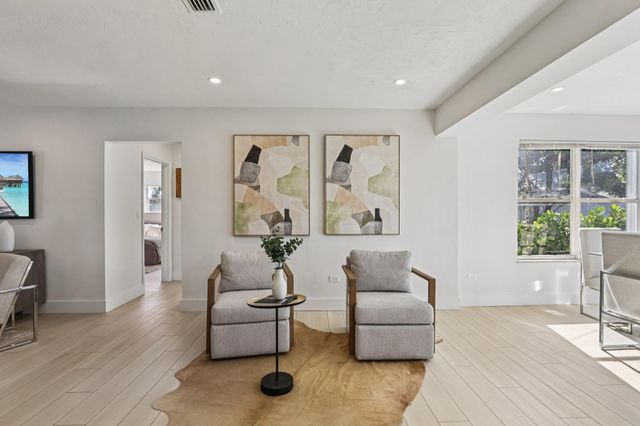 1040 N 74th Way, Hollywood, FL 33024