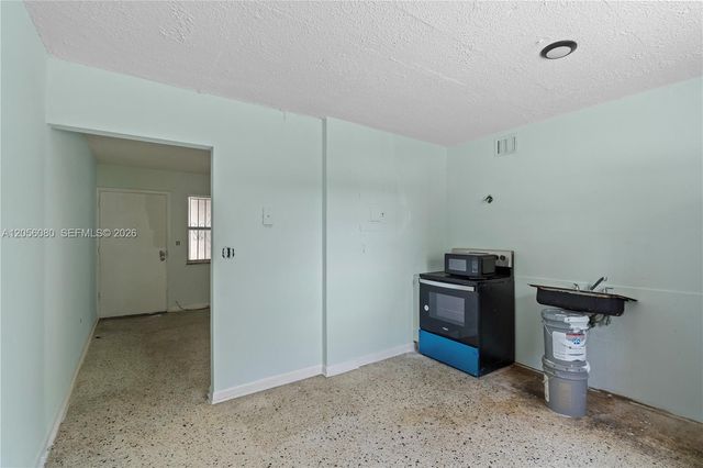 1250 W 26th Pl 108, Hialeah, FL 33010