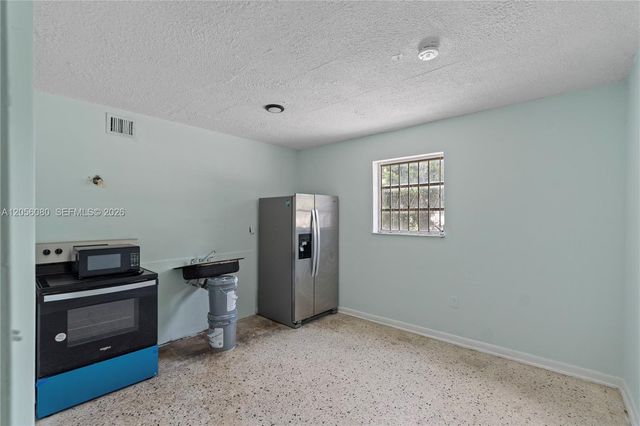 1250 W 26th Pl 108, Hialeah, FL 33010