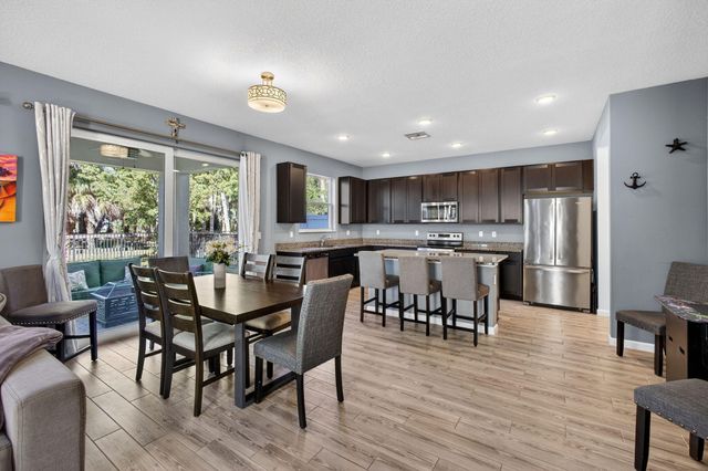 6607 Pointe Of Woods Drive, West Palm Beach, FL 33415