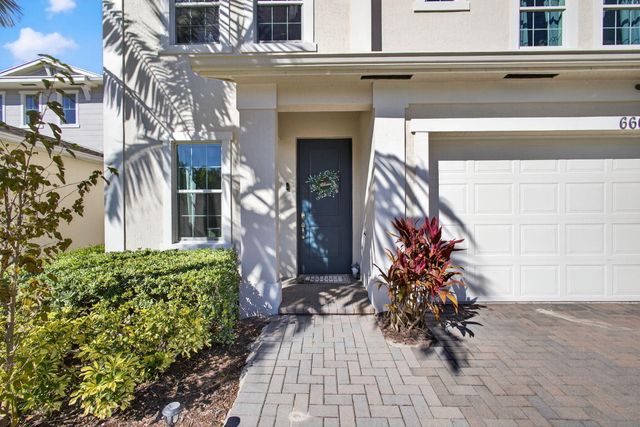 6607 Pointe Of Woods Drive, West Palm Beach, FL 33415
