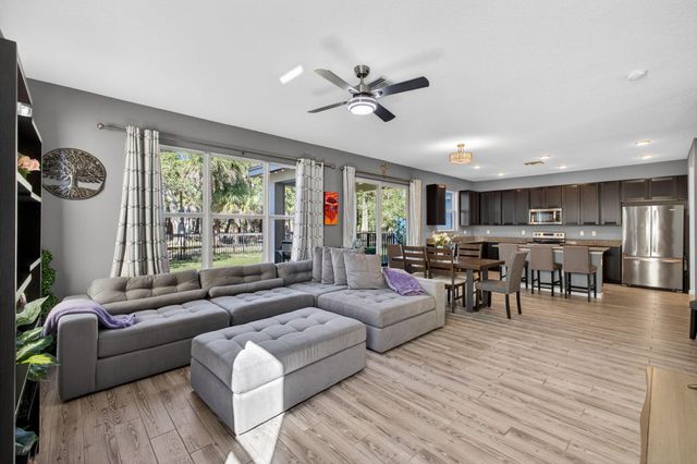 6607 Pointe Of Woods Drive, West Palm Beach, FL 33415
