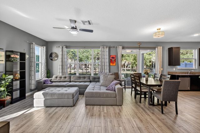 6607 Pointe Of Woods Drive, West Palm Beach, FL 33415